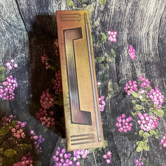 Hipdot x MCR Limited Edition Danger Days Full Set Makeup Box - Picture 4 of 11